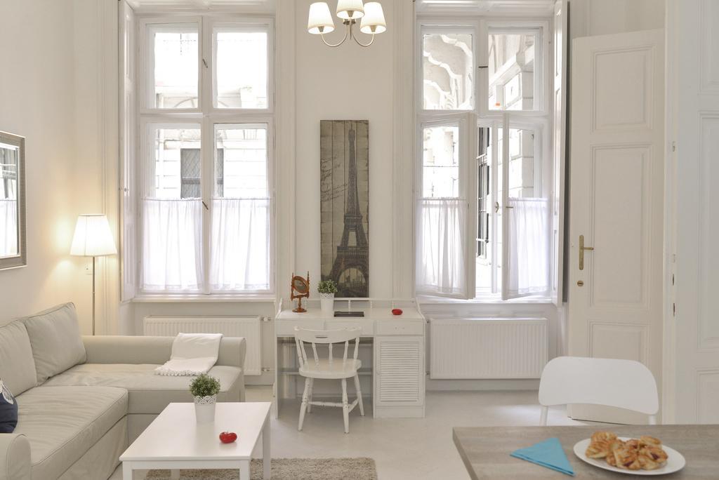 Paris Apartment Budapest Room photo